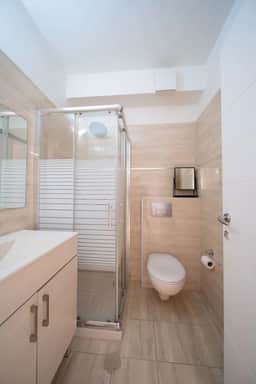 By Market Lovely Lightful 3BDR, Free Parking