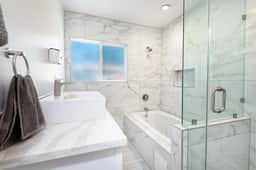 Modern 3BR House in LA with Parking & Fireplace