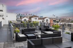 Prestige Elegance 2BR Apt Sleeps 6