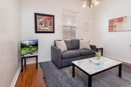 Luxe Living: 1 Bedroom Apartment in LA Sleeps 4