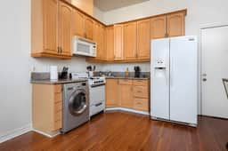 Luxe Living: 1 Bedroom Apartment in LA Sleeps 4