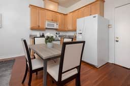 Luxe Living: 1 Bedroom Apartment in LA Sleeps 4