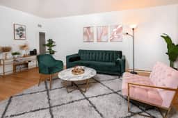Chic Beverly Hills Apt Sleeps 4