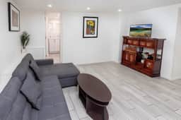 Hollywood Glamour: 2BR Home