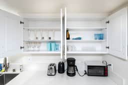 Hollywood Glamour: 2BR Home
