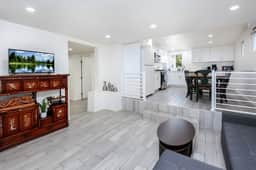 Hollywood Glamour: 2BR Home