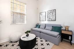 Luxurious 1 Bedroom Apt in LA Sleeps 4!