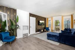 Luxury Living: 2 Bedroom Apartment in BH Sleeps 8