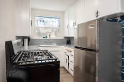 Luxury Living: 2 Bedroom Apartment in BH Sleeps 8