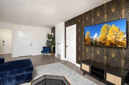 Luxury Living: 2 Bedroom Apartment in BH Sleeps 8