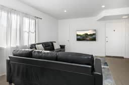 Beverly Hills 3BR Townhome with Modern Amenities