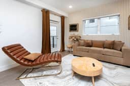K-Town Modern 1 Bedroom Condo with Free Parking