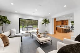 Prestige Residence: Exclusive 3BR w/ Free Parking