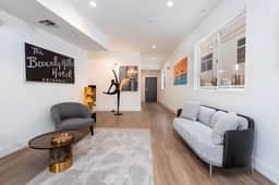 Luxe Living: 2BR Apt W. Modern Amenities & Parking