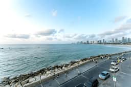 Luxurious Beachfront 2BR Apt with Balcony, Parking