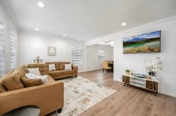 Spacious 2BR Apartment with Free Parking