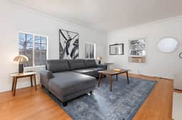 Chic City Apt in LA Sleeps 2