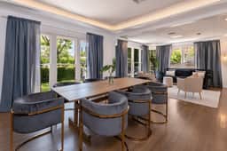 Spacious 5 Bedroom Home with Jacuzzi