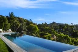 Ultimate Luxurious Glass Mansion W. Pool & Jacuzzi