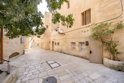 Luxury 5BR Apartment in the Old City