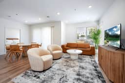 K-Town Luxe 2BR Apartment W. Balcony & Parking
