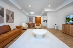 Luxe 2 Bedroom Apartment with Parking & GYM