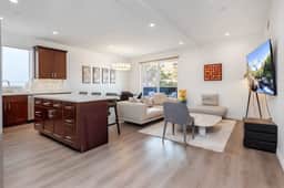 Luxury 2BR Apartment with Balcony & Free Parking