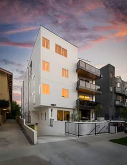 Luxury 2BR Apartment with Balcony & Free Parking