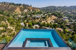 Luxurious 4BR Villa W. Pool, Spa, Theater, Views!