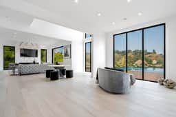 Luxurious 4BR Villa W. Pool, Spa, Theater, Views!