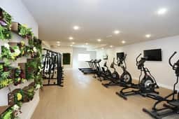 Modern 1BR Apt. in K-Town W. Free Parking, & GYM