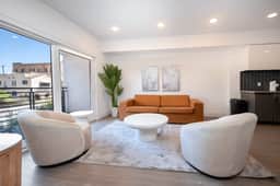 Modern 1BR Apt. in K-Town W. Free Parking, & GYM