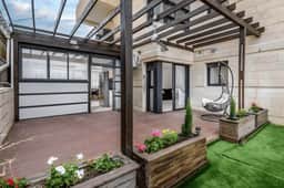 Modern & Spacious 5BR Apartment with Free Parking