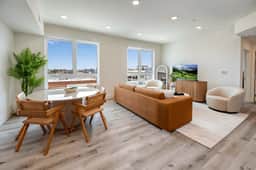 Stylish Luxury Stay in LA with Parking