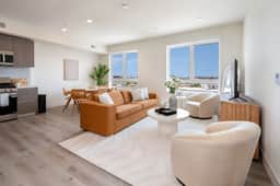 Stylish Luxury Stay in LA with Parking