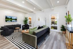 Luxury 3BR House in LA with Jacuzzi & Parking