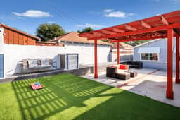 Modern 3BR Home in Central LA W. Yard & Parking