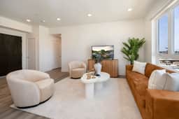 Luxury Stay: 1BR Apartment in K-town with Parking