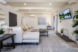 Luxe 3BR Home with Free Parking, near Attractions!