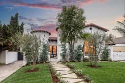 Luxurious 5 Bedroom Home in Hancock Park with Pool