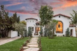 Luxurious 5 Bedroom Home in Hancock Park with Pool