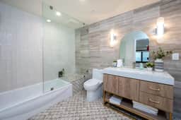 Central LA Stylish 1BR Apartment w/ Free Parking