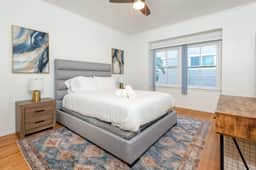 Chic 1-Bedroom Apartment in LA • Sleeps 2