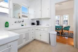 Chic 1-Bedroom Apartment in LA • Sleeps 2