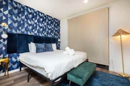 Modern 2BR Apt Sleeps 6 w/ Outdoor Lounge near BH!