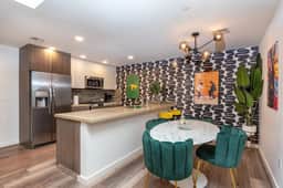Modern 2BR Apt Sleeps 6 w/ Outdoor Lounge near BH!