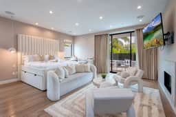 Ultra Luxe Estate W. Pool & Stunning 360° LA Views