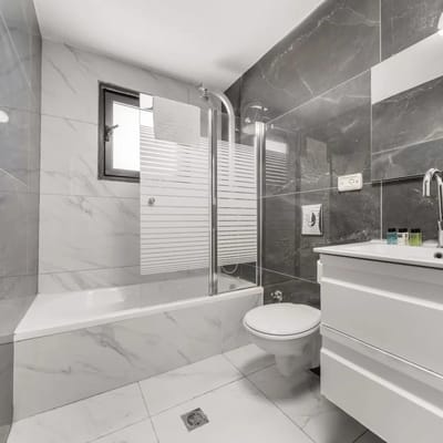 Chic 4BDR with Shelter by Machne Yehuda Market
