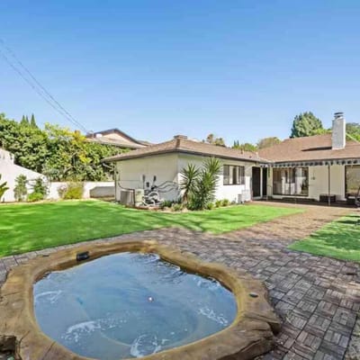 Elegant 4BR Getaway with Jacuzzi & Free Parking