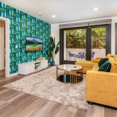 Modern 2BR Apt Sleeps 6 w/ Outdoor Lounge near BH!